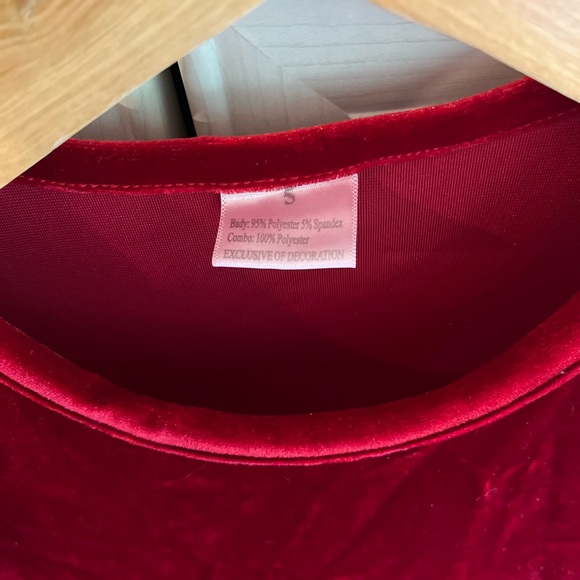 Girls red velvet Christmas Dress - Picture 2 of 5